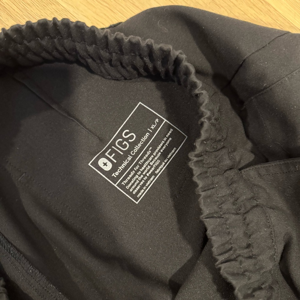 Black Uman Relaxed - Petite Jogger Scrub Pants - Picture 4 of 4